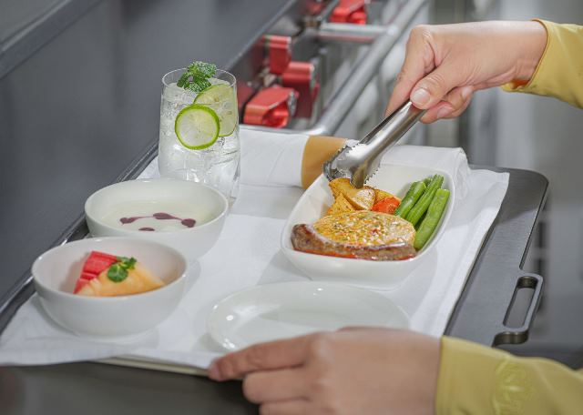 Vietnam Airlines số hóa thực đơn suất ăn, đồ uống trên các chuyến bay